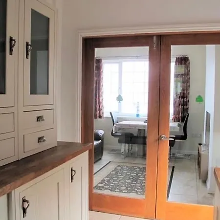 Beachside Duplex - Lovely Right On Filey's Seafront Apartment Filey