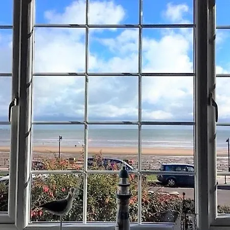 Apartment Beachside Duplex - Lovely Right On Filey's Seafront Filey